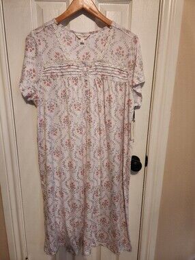 Laura Ashley Nightgown NWT White Floral Patterns Size XL